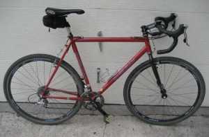 This bike should have a Steelman fork, but Brent is holding onto it as some sort of voodoo juju, trying to ensure that I write only good things about him. It seems to be working.