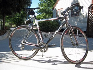 The Jamis Supernova sporting Conti road rubber. The other ’cross bikes laugh at it, calling it sissified.