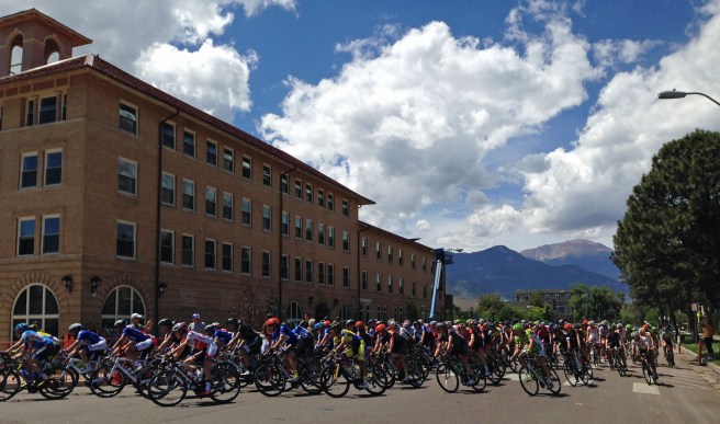 The boyos round the corner leading to the final kilometer.